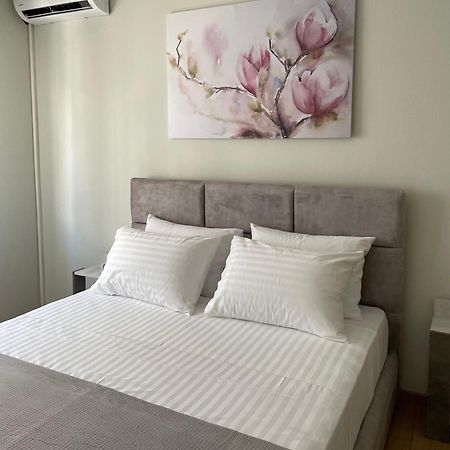 Spacious Apartment Near Panormou Metro Athens Luaran gambar