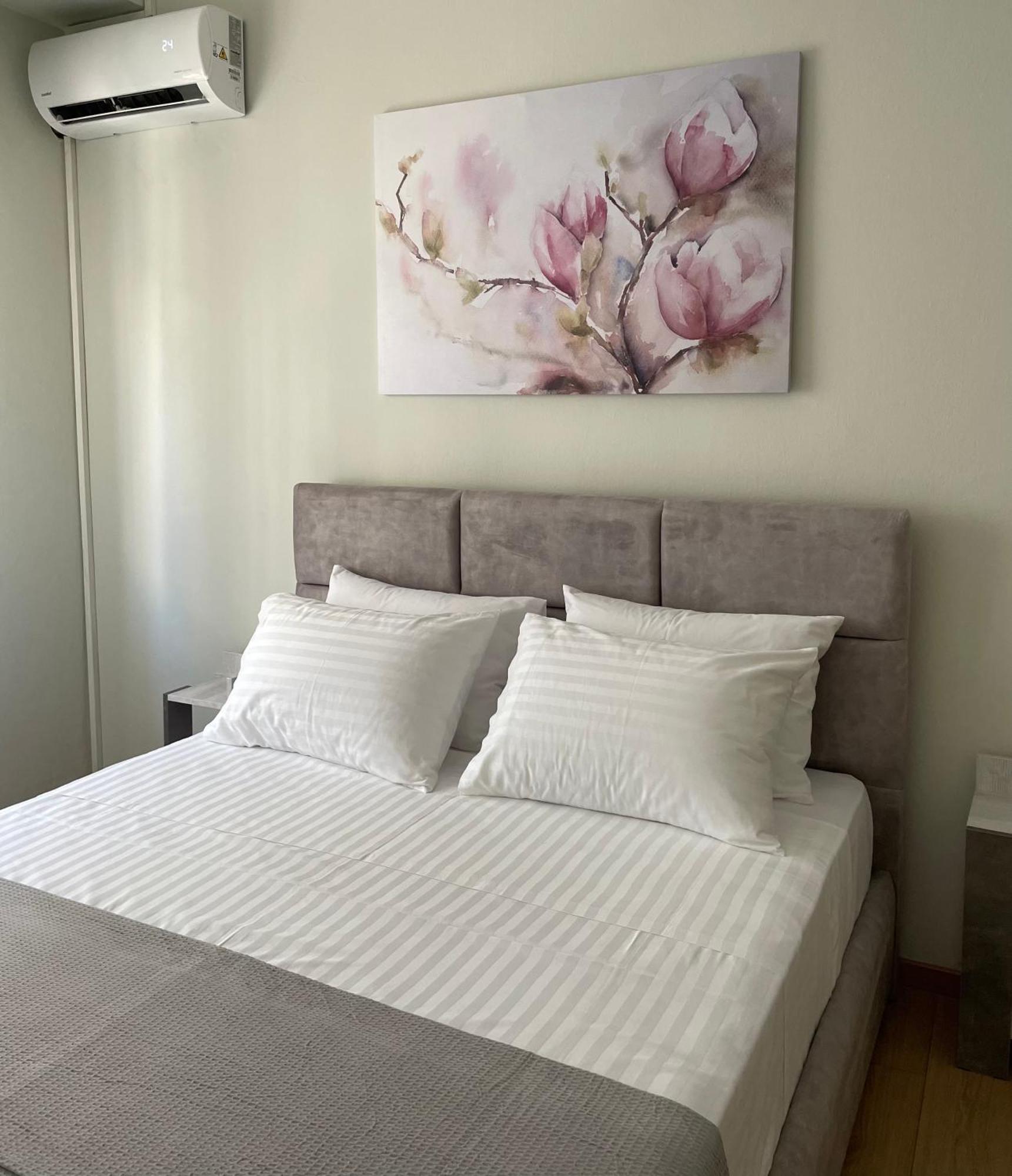 Spacious Apartment Near Panormou Metro Athens Luaran gambar