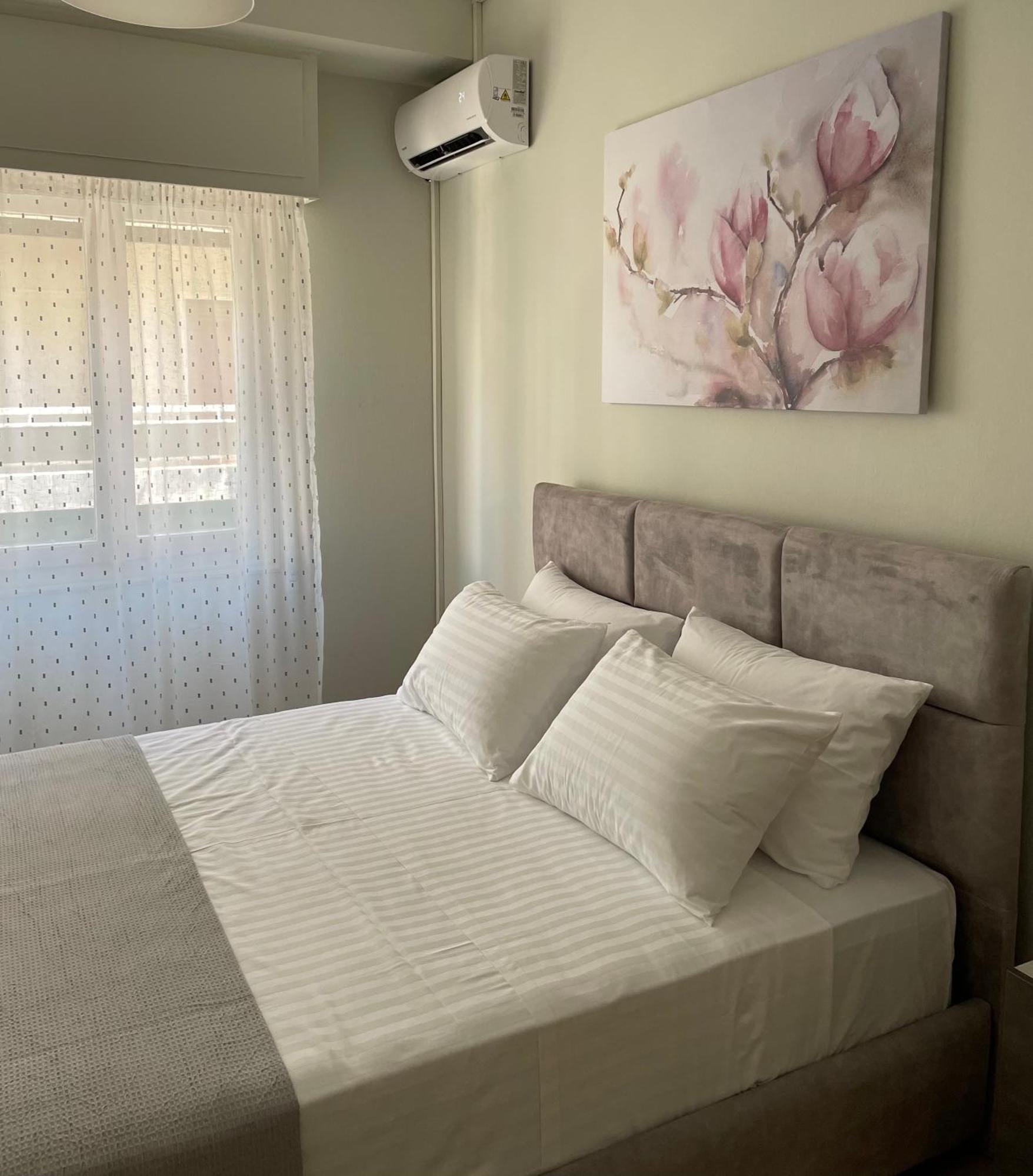 Spacious Apartment Near Panormou Metro Athens Luaran gambar